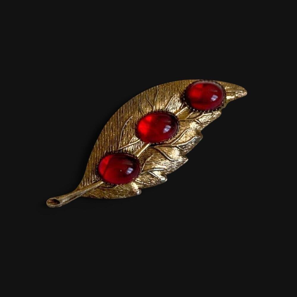 Vintage gold tone leaf with